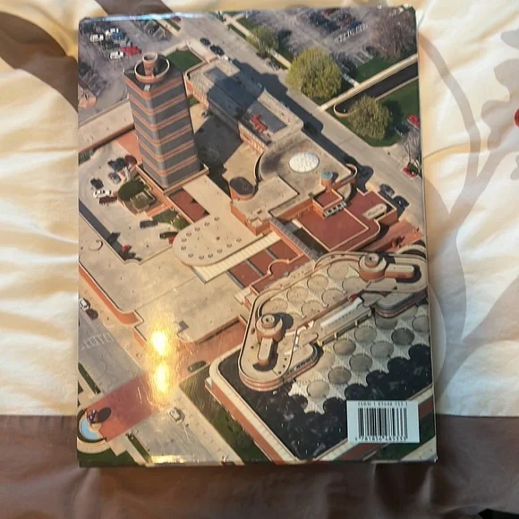 “Frank Lloyd Wright a visual encyclopedia” by Ian Thomson - Picture 4 of 8